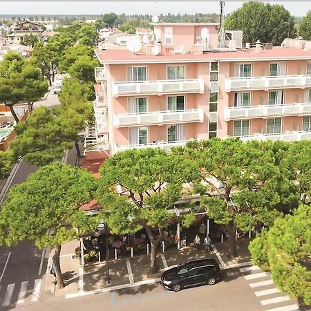 Hotel D'Annunzio Lido di Jesolo Buitenkant foto