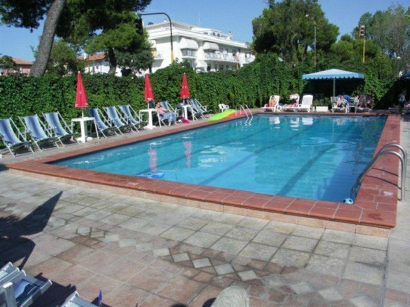 Hotel D'Annunzio Lido di Jesolo Buitenkant foto